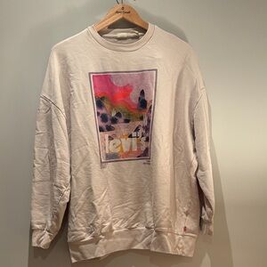 Levi's Oversized Cream Crewneck Sweatshirt with Pink & Purple Graphic Panel